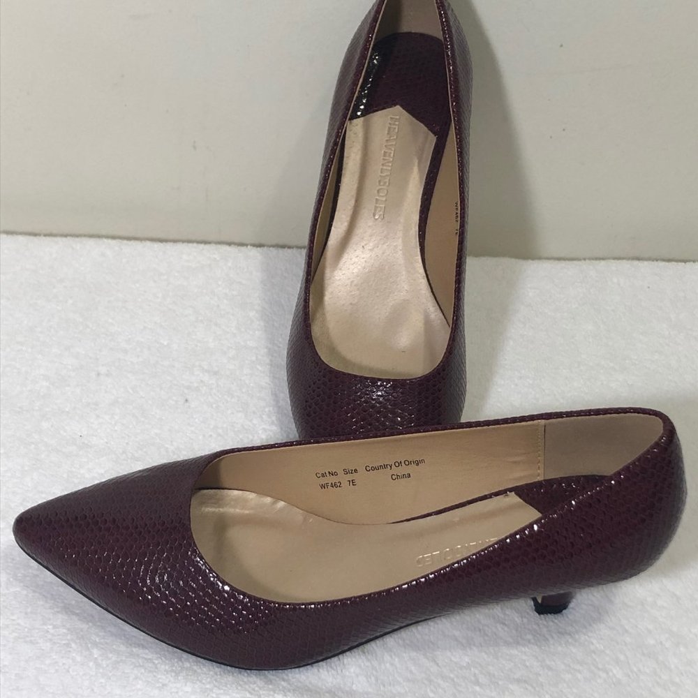 Heavenly Soles Size 7E Pointged Toe Kitten Heels pumps Maroon
